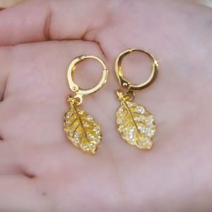 Fashionable Luxury Leaf Earrings Womens New Style Sparkling Zirconia Leaf Studs Elegant High-End Feeling Alloy Jewelry