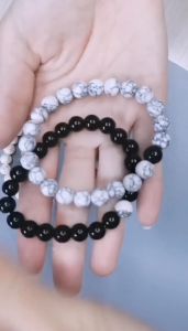 Gelang Tangan Couple Black & White Lava Volcano Batu Alor Flores Gelang Yin dan yang Kesehatan & Keberuntungan natural 8mm