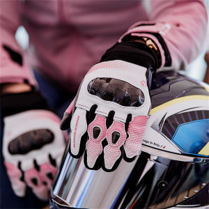 ถุงมือป้องกันคาร์บอนไฟเบอร์ผู้หญิงถุงมือรถวิบากหน้าจอสัมผัสถุงมือขี่รถจักรยานยนต์สีชมพูถุงมือแข่งรถออฟโรดระบายอากาศได้ดี