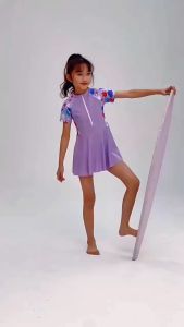 Đồ bơi bé gái dạng váy tay ngắn quần đùi dời thuận tiện váy bơi bé gái liền thân siêu dễ thương