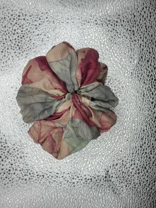 中发肠 Scrunchie Hair Tie