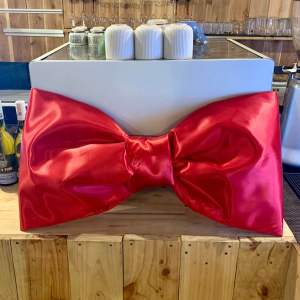 โบว์แต่งร้าน โบว์ยักษ์ โบว์แดง คริสมาสต์ ขนาดใหญ่ ปรับแต่งทรงได้ มีชายโบว์ 2 ด้านด้วย