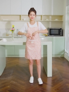 【ส่งจากกทม|พร้อมสต็อก】 ผ้ากันเปื้อนกันไขมันสำหรับทำครัวผู้หญิงลายดอกไม้ผ้าแคนวาสฝ้าย มีกระเป๋าและเอวปรับได้ ผ้ากันเปื้อนกันน้ำแบบไม่มีแขน