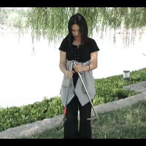 Alat Tangkap Ular Aman & Praktis\\n\\n Apa itu Alat Penangkap Ular Jepit?\\n\\nAlat penangkap ular jepit adalah perangkat yang dirancang khusus untuk menangkap ular dengan cara yang aman dan efektif. Alat ini terdiri dari dua bagian utama, yaitu jepit dan pegangan, yang dirancang untuk memudahkan pengguna dalam menangkap ular tanpa risiko terkena gigitan.\\n\\n Fungsi Utama Alat Jepit Ular\\n\\nFungsi utama alat jepit ular adalah untuk menangkap dan mengendalikan ular secara aman tanpa merusak tubuh ular. Alat ini juga dapat membantu menghindari risiko gigitan ular bagi pengguna.\\n\\n Kelebihan dan Kekurangan Alat Jepit Ular\\n\\nKelebihan dari alat jepit ular antara lain:\\n\\n* Menangkap ular dengan cara yang aman dan efektif\\n* Mencegah risiko gigitan ular bagi pengguna\\n* Mudah digunakan dan dibawa\\n\\nKekurangan dari alat jepit ular antara lain:\\n\\n* Tidak cocok untuk menangkap ular berukuran besar\\n* Membutuhkan latihan dan keahlian tertentu untuk digunakan dengan efektif\\n\\n Cara Kerja Alat Tangkap Ular Aman\\n\\nAlat tangkap ular aman bekerja dengan cara menangkap ular dengan jepit dan mengendalikan gerakan ular dengan pegangan. Pengguna dapat menangkap ular dengan cara mengarahkan jepit ke kepala ular dan menekan tombol pengunci untuk mengunci ular dalam jepit.\\n\\n Langkah-langkah Penggunaan Alat Penangkap Ular Jepit\\n\\nBerikut adalah langkah-langkah penggunaan alat penangkap ular jepit:\\n\\n1. Cari ular yang akan ditangkap dan pastikan posisi aman\\n2. Angkat alat penangkap ular jepit dan arahkan ke kepala ular\\n3. Tekan tombol pengunci untuk mengunci ular dalam jepit\\n4. Angkat alat penangkap ular jepit dan bawa ular ke tempat yang aman\\n\\n Keamanan Penggunaan Alat Safety Tangkap Ular\\n\\nPenggunaan alat safety tangkap ular memerlukan perhatian khusus untuk menjaga keamanan pengguna. Berikut adalah beberapa tips untuk menggunakan alat ini dengan aman:\\n\\n* Selalu gunakan alat penangkap ular jepit dengan cara yang benar dan aman\\n* Jangan mencoba menangkap ular berukuran besar dengan alat ini\\n* Selalu waspadai bahaya gigitan ular dan lakukan tindakan pencegahan yang tepat\\n* Latih diri sendiri dalam penggunaan alat ini sebelum mencoba menangkap ular\\n\\n Manfaat Penggunaan Alat Tangkap Ular Praktis\\n\\nPenggunaan alat tangkap ular praktis memiliki beberapa manfaat, di antaranya:\\n\\n* Memudahkan pengguna dalam menangkap ular tanpa risiko terkena gigitan\\n* Mencegah kerusakan pada tubuh ular\\n* Membantu menjaga keamanan lingkungan\\n\\n Kenapa Harus Memilih Alat Jepit Ular?\\n\\nAlat jepit ular adalah pilihan yang tepat untuk menangkap ular dengan cara yang aman dan efektif. Alat ini mudah digunakan dan dibawa, serta dapat membantu mencegah risiko gigitan ular bagi pengguna.\\n\\n Rekomendasi Alat Tangkap Ular Aman Untuk Keamanan\\n\\nBerikut adalah beberapa rekomendasi alat tangkap ular aman yang dapat Anda pertimbangkan:\\n\\n* Alat penangkap ular jepit: alat ini dirancang khusus untuk menangkap ular dengan cara yang aman dan efektif\\n* Alat penangkap ular jaring: alat ini cocok untuk menangkap ular berukuran besar dan dapat digunakan dalam berbagai situasi\\n* Alat penangkap ular elektrik: alat ini menggunakan arus listrik untuk menangkap ular dengan cara yang cepat dan efektif\n}