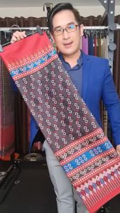 59.ผ้าไหมแกมฝ้าย ผ้าทอทั้งผืน ลายขอตัวเอส สีแดงดำ