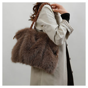 Womens Fashionable Plush Large Capacity Tote Bag High-end Pleated Fox Fur Shoulder Crossbody Bag Commuter Bag with Metal Chain
