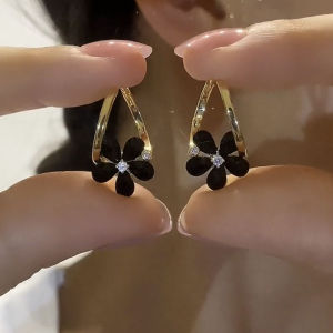 Black Zircon Flower Ear Clip Exquisite Fashion Commuting Elegant Crystal Flower Earrings Niche Design Petal Ear Accessory