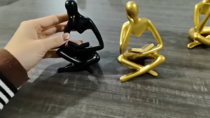 Creative Abstract Thinker Resin Figurine – Luxury Living Room Décor