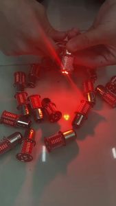 ไฟ นํา เบรกกระพริบ หลอดไฟเบรกท้ายรถยนต์ LED ไฟกระพริบอัตโนมัติ หลอดไฟเบรค หลอดไฟเบรกท้ายรถมอเตอร์ไซค์ ย้อนกลับที่จอดรถไฟเลี้ยวหยุดไฟท้ายอัตโนมัติสัญญาณรถจักรยานยนต์  ไฟเตือน หลากสี แบบสากล สําหรับรถจักรยานยนต์ สีขาว สีแดง สีฟ้า