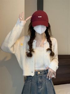 เสื้อคาร์ดิแกนถักแขนยาวทรงหลวมสำหรับผู้หญิงในฤดูใบไม้ร่วง ชุดสองชิ้น เสื้อสเวตเตอร์คอตตอนลายดอกไม้ 3 มิติ แขนยาว ทรงสั้น เสื้อคลุมกันหนาว