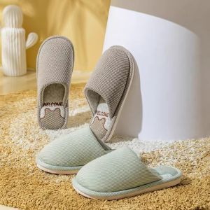 รองเท้าแตะผู้ชายแบบสวมหัวถักปักลายกันลื่น ขนแกะหนา อบอุ่น ฤดูใบไม้ร่วง/ฤดูหนาว รองเท้าแตะผ้าฝ้ายสำหรับคู่รัก