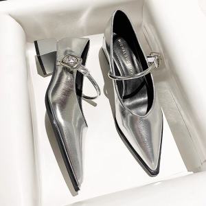 Silver Retro Buckle Mary Jane รองเท้าส้นสูง นุ่ม หนัง แพลตฟอร์มกันน้ํา ผู้หญิง รองเท้าชี้ Toe ส้นหนา ทันสมัย