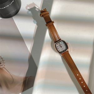 นาฬิกาข้อมือ Quartz สไตล์เรโทรฮ่องกง สำหรับผู้หญิง ดีไซน์เรียบง่าย ขนาดเล็ก กลไกแม่เหล็กไฟฟ้า หนังสือพิมพ์ ป้องกันน้ำได้