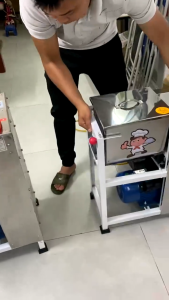 Máy trộn thịtđảo bột trộn thức ăn chăn nuôi 5-10kg/lần trộn 2.2kw