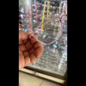 Kacamata Minus BLUERAY dan BLUECROMIC -0.25 sd -10.00: Solusi Kacamata Minus Tinggi Wanita