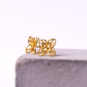 Chow Sang Sang 周生生 999.9 24K Pure Gold Chinese Wedding Lilac Blossom Stud Earrings for Women 95304E