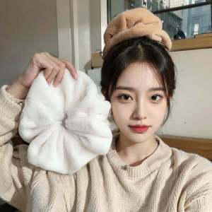 Anti-Slip Large Plush Hair Ties for Women Dry Hair Bun Elastic Bands Korean Style Fashionable Hair Accessories for Autumn Winter