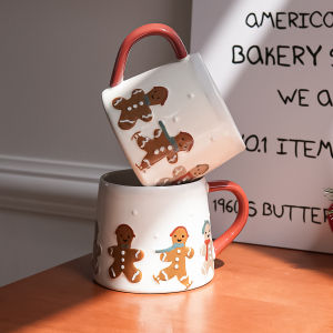 1Pc11.3Oz Christmas Gingerbread Man Ceramic Mug Gingerbread Man Cookie Ski Shape Coffee Cup Suitable for Christmas Family Party Dinner Drinking Cup Coffee Cup Breakfast Cup Holiday Gift Christmas Decoration Gift