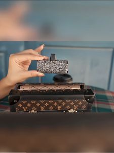 iWALK Secret 4500C แบตสำรองไร้สาย สำหรับโฟนTypeC Lightening Samsung Huawei และพาวเวอร์แบงค์กลิตเตอร์เพชร E01