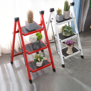 Foldable Heavy-Duty 3-Step Ladder