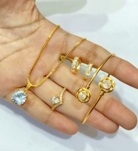 Set Perhiasan Dewasa Mata Satu Kalung Anting Gelang Cincin Lapis Emas
