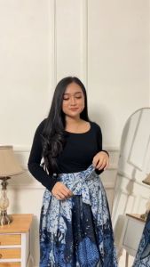 ROK BATIK MAYUNG PANJANG POLYKATUN BAWAHAN WANITA MOTIF DASI BIRU