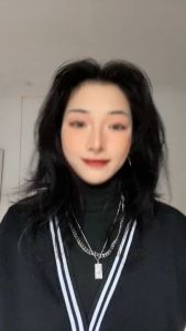 Dầu gội khô Girlz Only 200ml - Dầu gội xịt khô giúp giải cứu tóc bết lưu hương thơm lâu