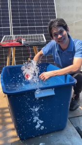 ปั๊ม DC 24 V (ปั๊มสีน้ำเงินเเดง) พร้อม เเผงโซล่าเซลล์