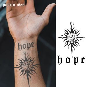 สติกเกอร์ลายสักสมุนไพรพร้อมคำศัพท์เช่น "หวัง" และ "ดวงอาทิตย์" สำหรับผู้ชายและผู้หญิง เหมาะสำหรับใช้ในชีวิตประจำวันและงานปาร์ตี้ แต่งตัวออกงาน  เครื่องประดับแฟชั่น สักชั่วคราว ติดทนนานและกันน้ำได้นานถึง 15 วัน