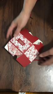 Paperbag Souvenir Ultah / Kotak Hadiah Hampers / Kotak Souvenir Kado / BOX KOTAK SOVENIR SNACK PERMEN GIFT HAPPY BIRTHDAY ULANG TAHUN KOTAK PERMEN KOTAK COKLAT KEMASAN KADO MOTIF KOTAK GOLD GIFT BOX MINGLE BOX TEA PAI SANGJIT WEDDING / TAS KADO