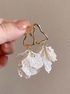 Shell Petal Fairy White Mosquito Coil Tray High-End Travel Photography Elegant 925 Silver Stud Earrings Fashion Jewelry