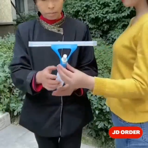 Wiper Spray 2 in 1: Alat Pembersih Kaca Jendela yang Praktis