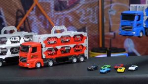 Truk Kontainer Kontrol Gebetan dengan Modular Slot & Launch Catapult untuk Anak Usia 3-8 Tahun - Mainan Mobil Balap & Pengangkut