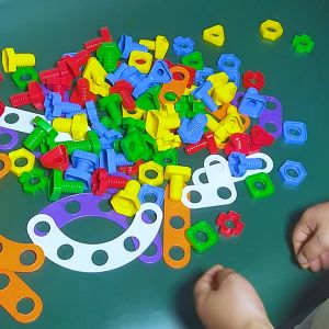 Set 5 cặp/10 cặp đồ chơi ốc vít nhựa to an toàn cho bé đồ chơi vặn vít  tháo lắp  cho bé tập thể dục tính linh hoạt của ngón tay(giao màu ngẫu nhiên)