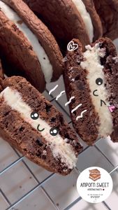 คุ้กกี้บราวนี่ช็อคโกแล็ตแซนวิชครีมสด Cream Sandwich Chocolate Brownie Cookies