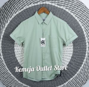 Kemeja Pria Lengan Pendek Polos Casual Katun Sweding Kancing Sesuai Warna Sky Blue
