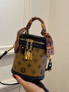 Túi Đeo Vai Hình Thùng Thời Trang Mới Cho Nữ Túi Đựng Mỹ Phẩm Đa Năng in Họa Tiết Cổ Điển Túi Đeo Chéo Mềm Phong Cách Châu Âu