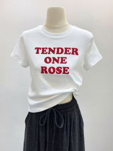 เสื้อยืดแขนสั้นหลวมๆ สำหรับผู้หญิงในช่วงฤดูร้อน ทรงหลวมๆ ทรงหลวมๆ ลายตัวอักษร สไตล์อเมริกัน ทรงเข้ารูป เสื้อชั้นในสีแดง