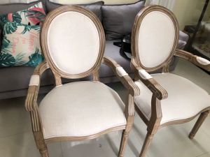 เก้าอี้ทานอาหารแบบยุโรป ไม้แท้ แบบลำลอง สำหรับการถ่ายภาพชุดแต่งงาน ร้านทำเล็บ ร้านอาหาร ร้านกาแฟ ร้านขายของที่ระลึก