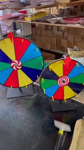The lucky big wheel teaching prop game activity can be erased and written to win a prize on the desktop small wheel