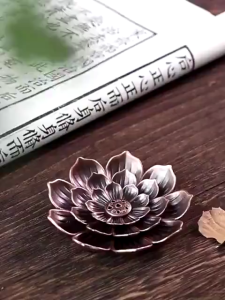 ( hình hoa sen 3 tầng ) dụng cụ đốt trầm hình hoa sen nở 3 tầng Đế Đốt Trầm Hương CẮM NHANG Bằng Kim Loại