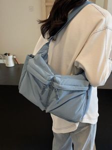 Large Capacity Casual Nylon Crossbody Bag Womens Single Shoulder Multi-Pocket Waterproof Bag for Daily Use Soft Zipper Closure