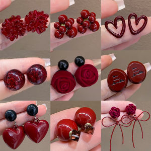 ต่างหูดอกกุหลาบย้อนยุค2025ไข่มุกแดงใหม่ต่างหูระย้าต่างหูแฟชั่นบรรยากาศปีใหม่