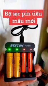 Bộ sạc pin 1.5V Beston M7031 dùng cho pin 1.5v AA AAA Li-ion Sạc nhanh Tự ngắt khi đầy