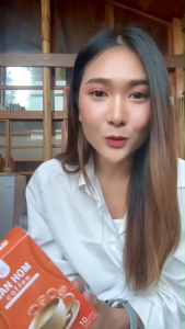 แสนหอม กาแฟ 3 in 1 ชนิดฟรีชดราย  โรบัสต้าและอราบิก้า ไม่มีส่วนผสมของน้ำตาล พร้อมโครเมี่ยมอะมิโนแอซิดคีเลต แอลคาร์นิทีน สารสกัดจากส้มแดง และซินนาม่อน