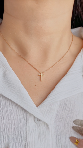 Panlandwoo - Kalung Titanium Wanita Classic Cross Adjustable