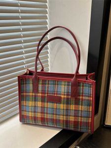 กระเป๋าผ้าลายสก็อตสไตล์ญี่ปุ่นสำหรับใส่ไปทำงานแบบลำลอง กระเป๋าถือแบบสะพายไหล่ข้างเดียวสำหรับผู้หญิง กระเป๋าสะพายข้างขนาดใหญ่ สีสันสดใส