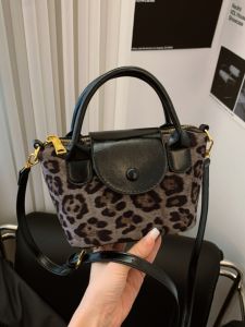 Túi Xách Da PU Thời Trang Phong Cách Mới 2024 Cho Nữ Túi Đeo Chéo Vai Đơn Đi Làm Túi Đeo Chéo Hình Bánh Bao Thời Trang Cổ Điển