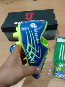 KIDZTUBS Sepatu Sepak Bola Anak Laki Laki Size 28 29 30 31 32 33 34 35 36 37 KDZ1559112724