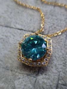 Exquisite Simulated Paraiba Tourmaline Gemstone 2 3 Carat Pendant Necklace Artificial 5A Blue Green Large Zirconia Fashion Jewelry